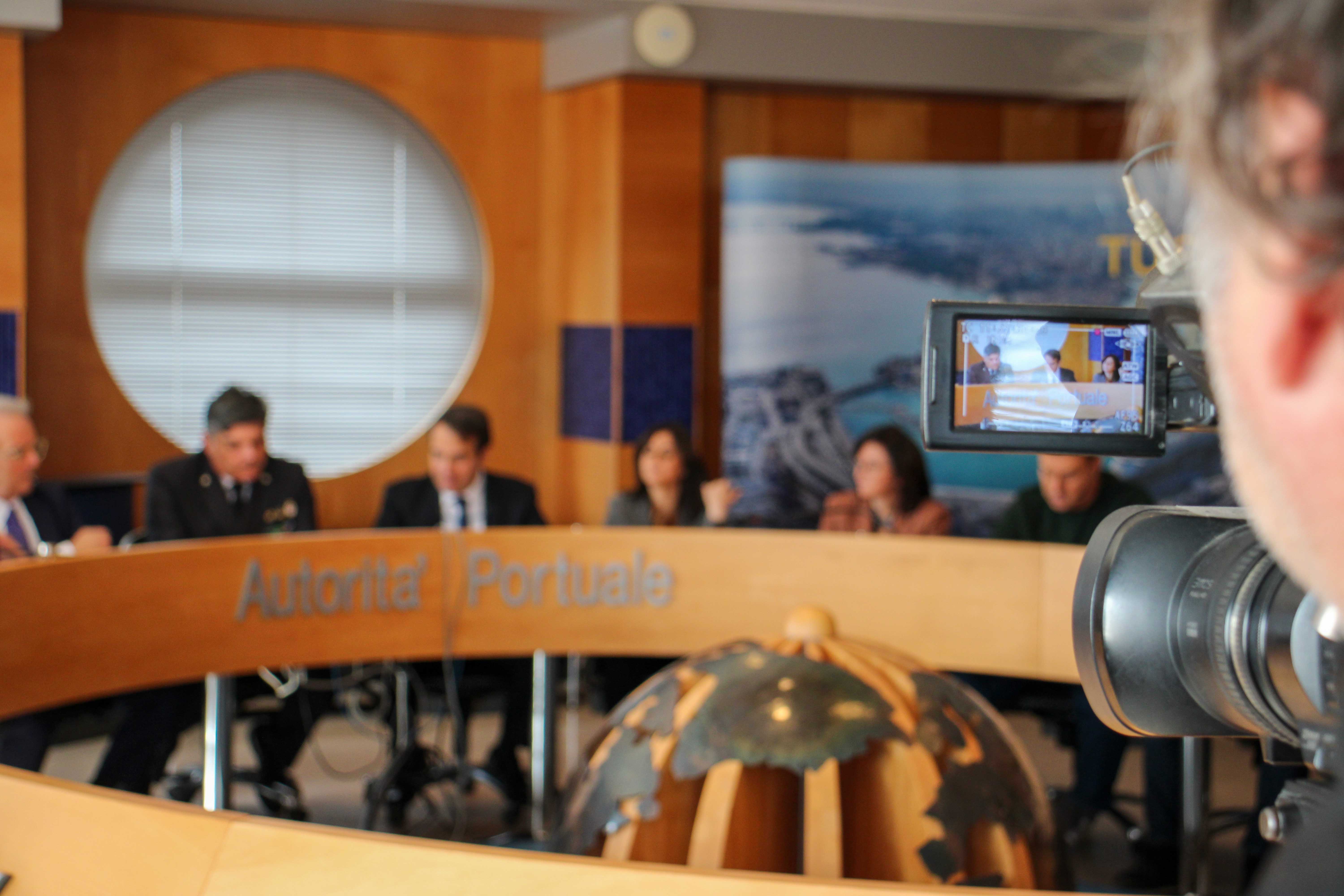 2025 11 21 conferenza stampa gugliotti porto taranto 10